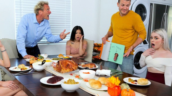 โชว์ควย แอบพ่อแม่เย็ดกัน แตกใน หีไร้หมอย หีใหญ่